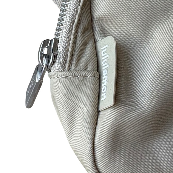 Lululemon 1L Belt Bag LIMITED EDITION EXCLUSIVE in Trench/White Opal Logo - Picture 9 of 15